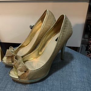 Gold bow peep toe heels from Zara